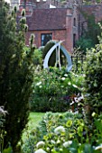 CHENIES MANOR, BUCKINGHAMSHIRE: METAL SCULPTURE IN THE WHITE GARDEN WITH DAHLIAS, NICOTIANA AND LAVENDER - CLASSIC ENGLISHG GARDEN, COUNTRY GARDEN, LAWN