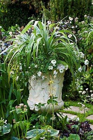 CHENIES_MANOR_BUCKINGHAMSHIRE_THE_WHITE_GARDEN_WITH_WHITE_METAL_CONTAINER_PLANTED_WITH_ASTELIA_AND_V