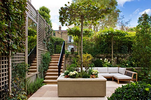 PRIVATE_GARDEN_LONDON_DESIGNER_STEPHEN_WOODHAMS__TOWN_GARDEN__ROOF_GARDEN_WITH_SEATING_AND_PAVING_ST
