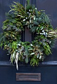 BUTTER WAKEFIELD HOUSE, LONDON. CHRISTMAS: FRONT DOOR WITH HAND-MADE WREATH BY BUTTER WAKEFIELD