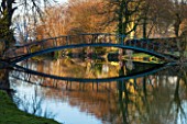 CHIPPENHAM PARK, CAMBRIDGESHIRE: THE BRIDGE REFLECTED IN THE LAKE. REFLECTION,  WINTER