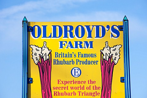 E_OLDROYD__SONS_YORKSHIRE__SIGN_SHOWING_OLDROYDS_AS_BRITAINS_FAMOUS_RHUBARB_PRODUCER