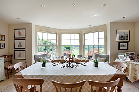 BRILLS_FARM__LINCOLNSHIRE_DINING_AREA_WITH_WOODEN_TABLE_AND_CHAIRS