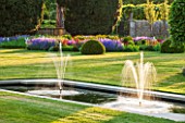 PRIVATE GARDEN, GLOUCESTERSHIRE - DESIGNER ANGEL COLLINS - CANAL, POOL, FOUNTAIN, WATER, LAWN, HOUSE, COUNTRY, HOUSE, CLIPPED, FORMAL