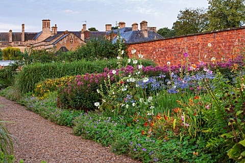 LAMPORT_HALL_NORTHAMPTONSHIRE_THE_HALL_SEEN_FROM_THE_WALLED_KITCHEN_GARDEN__CUTTING_GARDEN__JOE_PYE_