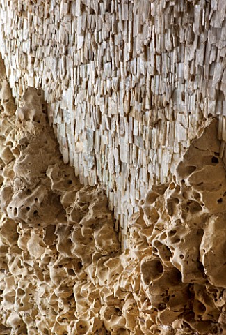 PAINSHILL_PARK_SURREY_THE_CRYSTAL_GROTTO__DETAIL_OF_CRYSTALS_IN_WALL__CLASSIC_OOLITIC_LIMESTONE_MYST