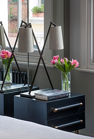 SALLY_STOREY_HOUSE_LONDON_MASTER_BEDROOM_WITH_BEDSIDE_TABLE_LIGHTS_MIRROR__LIGHTING