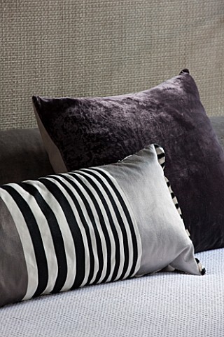 SALLY_STOREY_HOUSE_LONDON_MASTER_BEDROOM__CUSHIONS_ON_BED