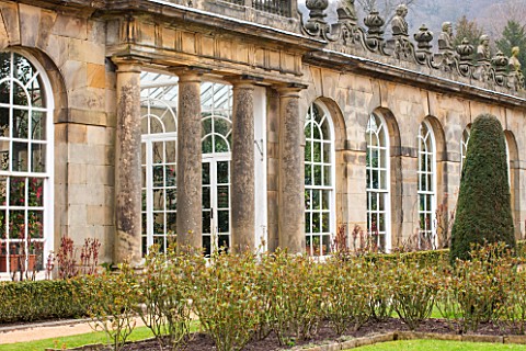 CHATSWORTH_HOUSE_DERBYSHIRE_THE_GREENHOUSE_BUILT_FOR_FIRST_DUKE_OF_DEVONSHIRE__IT_HOUSES_PART_OF_THE