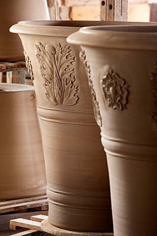 WHICHFORD_POTTERY_WARWICKSHIRE_LARGE_NEWLY_THROWN_BESPOKE_3_PIECE_ACANTHUS_TERRACOTTA_CONTAINERS_DRY