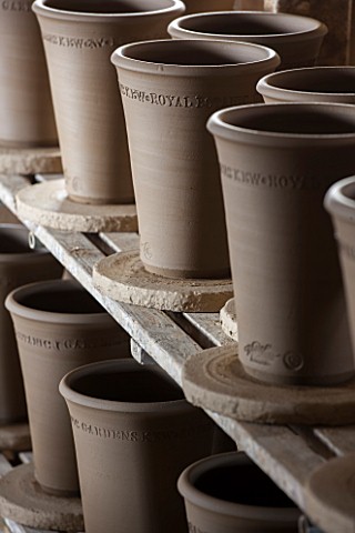 WHICHFORD_POTTERY_WARWICKSHIRE_NEWLY_THROWN_TERRACOTTA_CONTAINERS_DRYING_OUT_IN_THE_WORKSHOP