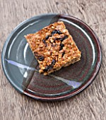 WHICHFORD POTTERY, WARWICKSHIRE: HOME MADE FRUIT FLAPJACK SERVED ON WHICHFORD POTTERY PLATE IN THE CAFE
