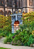 ARUNDEL CASTLE GARDENS, WEST SUSSEX: COLLECTOR EARLS GARDEN DESIGNED BY JULIAN AND ISABEL BANNERMAN. PATH, PATHS, SUMMER, GREEN