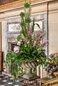 CHATSWORTH HOUSE, DERBYSHIRE: FLORABUNDANCE - THE PAINTED HALL: THE FOOT OF THE GREAT STAIRCASE WITH BEAUTIFUL FLORAL DISPLAY OF ALLIUMS AND LARKSPUR. OPULENT, GRAND, INTERIOR.
