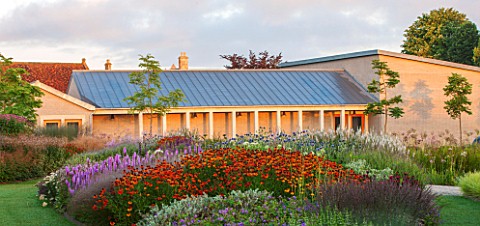 HAUSER__WIRTH_SOMERSET_THE_OUDOLF_FIELD_DURSLADE_FARM__SUNSET__VIEW_TO_THE_GALLERY__PLANTING_BY_PIET