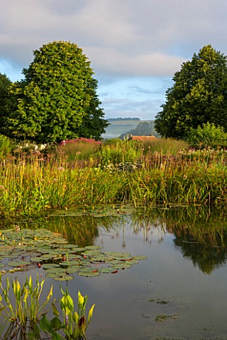 HAUSER__WIRTH_SOMERSET_THE_OUDOLF_FIELD_DURSLADE_FARM__VIEW_OF_THE_POND_WITH_LANDSCAPE_BEYOND_LAKE_W