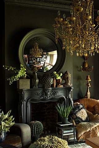ABIGAIL_AHERN_HOUSE_LONDON_THE_OFFICE__STUDIO_FIREPLACE_CONVEX_MIRROR_ROOM_PAINTED_IN_HUDSON_BLACK_P