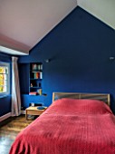 MORTON HALL, WORCESTERSHIRE: BEDROOM PAINTED FB DRAWING ROOM BLUE WITH BED AND INSET SHELVING/ALCOVE