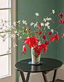 MORTON HALL, WORCESTERSHIRE: AUTUMNAL FLORAL ARRANGEMENT IN PRETTY VASE WITH GAURA AND MAPLE LEAVES ON SMALL TABLE. DISPLAY, DECORATIVE