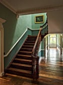 MORTON HALL, WORCESTERSHIRE: ORIGINAL LATE C18TH OAK STAIRCASE TO FIRST FLOOR