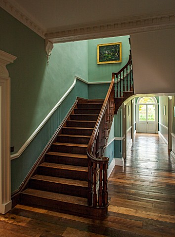 MORTON_HALL_WORCESTERSHIRE_ORIGINAL_LATE_C18TH_OAK_STAIRCASE_TO_FIRST_FLOOR