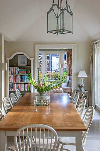 THE_COACH_HOUSESURREYBREAKFAST_ROOM_WITH_LARGE_TABLE__CHAIRS_MANDARIN_STONE_FLOOR_BOOKCASE_GLASS__ME
