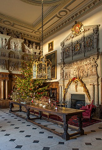 BURTON_AGNES_HALL_EAST_YORKSHIRE_CHRISTMAS___GREAT_HALL_CHRISTMAS_TREE_BOUGHS_AND_BRANCHES_FROM_THE_