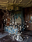 BURTON AGNES HALL, EAST YORKSHIRE: CHRISTMAS - THE KINGS BEDROOM DECORATED FOR CHRISTMAS WITH AN OAK BRANCH, PAPER BOOK BALL POM-POM DECORATIONS. ORNAMENT