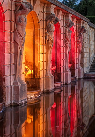 BLENHEIM_PALACE_OXFORDSHIRE_WINTER_CHRISTMAS__THE_WATER_TERRACE_STATUES_LIT_UP_AT_NIGHT_WINTER_LIGHT