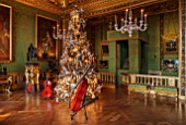 VAUX LE VICOMTE, FRANCE: CHRISTMAS - THE KINGS BEDCHAMBER - BAROQUE CEILING BY LE BRUN, CHRISTMAS TREE, LIGHTS, LIGHTING, WINTER