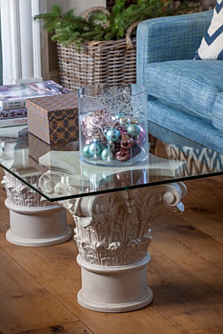 THE_FREETH_HEREFORDSHIRE_THE_SITTING_ROOM_TEAL_SOFA_WOOD_FLOOR_GLASS_AND_STONE_PEDESTAL_TABLE_LIVING