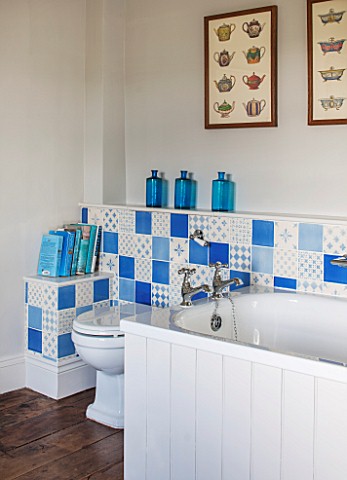 THE_FREETH_HEREFORDSHIRE_TURQUOISE_AND_WHITE_BATHROOM_BATH_TILES_TOILET_PRINTS