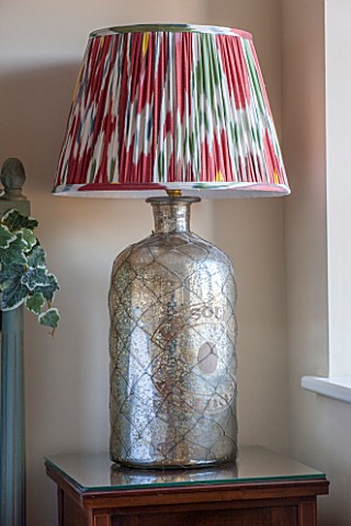 THE_FREETH_HEREFORDSHIRE_GREEN_AND_RUBY_BEDROOM_LAMP_AND_SHADE