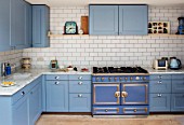 LONDON HOUSE DESIGNED BY JULIE SIMONSEN. THE KITCHEN WITH LA CORNUE RANGE COOKER AND LAURENCE PIDGEON BLUE UNITS. METRO TILED WALLS AND MARBLE WORKTOPS.
