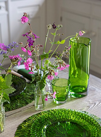 BUTTER_WAKEFIELD_HOUSE_LONDON_THE_KITCHEN__GLASS_JARS_WITH_FLOWERS_CUT_FROM_THE_GARDEN__RED_CAMPION_