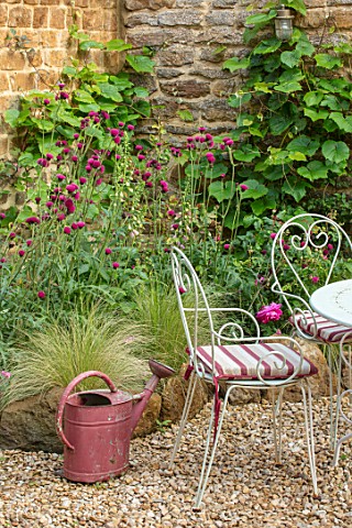 THE_CONIFERS_OXFORDSHIRE_DESIGNER_CLIVE_NICHOLS__SMALL_COURTYARD_GARDEN__TABLE_CHAIRS_WATERING_CAN_S