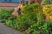 MORTON HALL, WORCESTERSHIRE: THE KITCHEN GARDEN IN SPRING. WALL, WALLED, COUNTRY, GARDEN, ENGLISH, CLASSIC. BED, BEDS, BORRDER, HERBACEOUS