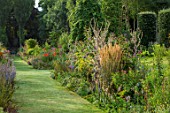 THE SALUTATION GARDEN, KENT: BORDER BY LAWN IN LATE SUMMER. ENGLISH, COUNTRY, GARDEN