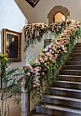 LEEDS CASTLE, KENT: MAIN STAIRCASE, PEACH ROSES FROM MEIJER, HOLLAND, BY STYLIST PHILLIP HAMMOND, ROSES, ROSA PEARL AVALANCHE