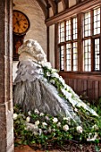 LEEDS CASTLE, KENT: WHITE FEATHERS, LEAVES, ORCHIDS, ROSES, FLORAL, DISPLAY