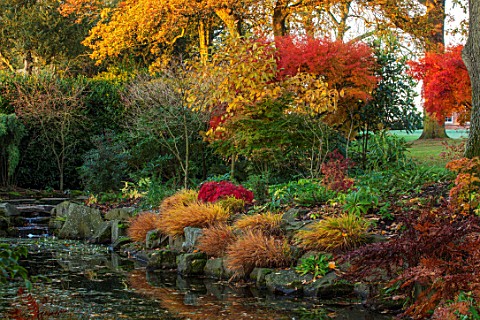 MORTON_HALL_WORCESTERSHIRE_AUTUMN_FALL_STROLL_GARDEN_LOWER_POND_POOL_WATER_REFLECTED_REFLECTIONS_HAK