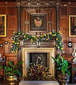 BADDESLEY CLINTON, WARWICKSHIRE: THE NATIONAL TRUST- CHRISTMAS, 15TH AND 16TH CENTURY MOATED MANOR HOUSE. DRAWING ROOM, OAK PANELS, GARLAND OF DRIED FLOWERS