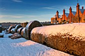 FELLEY PRIORY, NOTTINGHAMSHIRE: WINTER - SNOW. VIEW OF THE PRIORY IN DECEMBER. ENGLISH, COUNTRY, GARDEN, HEDGES, HEDGING, CLIPPED, TOPIARY, SUNRISE, DAWN, FROZEN