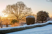 FELLEY PRIORY, NOTTINGHAMSHIRE: WINTER - SNOW ON FORMAL, CLIPPED, TOPIARY, HEDGING, HEDGES, TAXUS, DECEMBER, SUNRISE, DAWN, FROST, COLD, ENGLISH, COUNTRY, GARDEN
