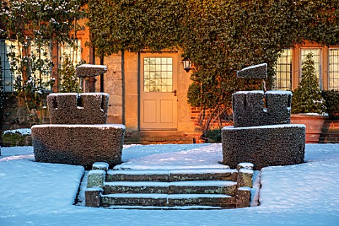 FELLEY_PRIORY_NOTTINGHAMSHIRE_WINTER__SNOW_ON_STEPS_THE_PRIORY_FORMAL_CLIPPED_TOPIARY_YEW_HEDGING_HE