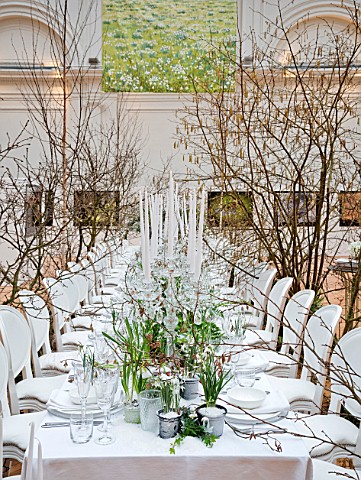 RHS_LONDON_EARLY_SPRING_PLANT_SHOW_LINDLEY_HALL_FEBRUARY_SNOWDROP_BANQUET_BY_FLORIST_ZITA_ELZE_GALAN