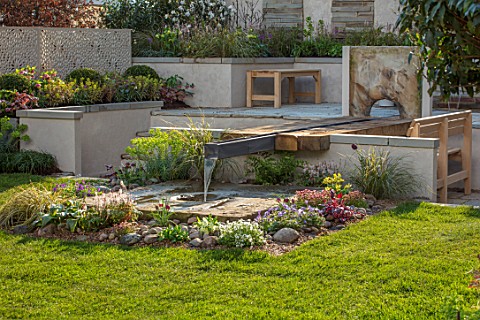 ASCOT_SPRING_GARDEN_SHOW_WATER_FEATURE_BY_PIP_PROBERT__RILL_WATER_FEATURE_RUSTIC_OAK_TABLE_COURTYARD