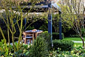 ASCOT SPRING GARDEN SHOW: GARDEN DESIGNED BY CATHERINE MACDONALD - WOODEN PERGOLA, TABLE AND CHAIRS, DINING, LAWNPRING, ENETRTAINING, ARBOUR-