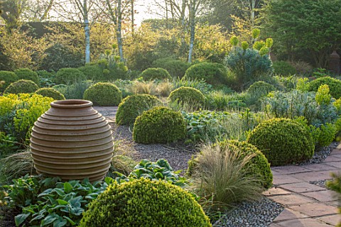 MITTON_MANOR_STAFFORDSHIRE_FORMAL_BOX_TOPIARY_GARDEN_SPRING_PATH_CLIPPED_BOX_BUXUS_HEDGES_MOUNDS_HED