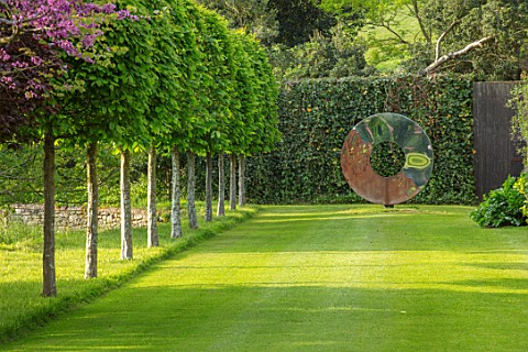CHILWORTH_MANOR_SURREY_LAWN_VIEW_TO_DAVID_HARBER_SCULPTURE_SPRING
